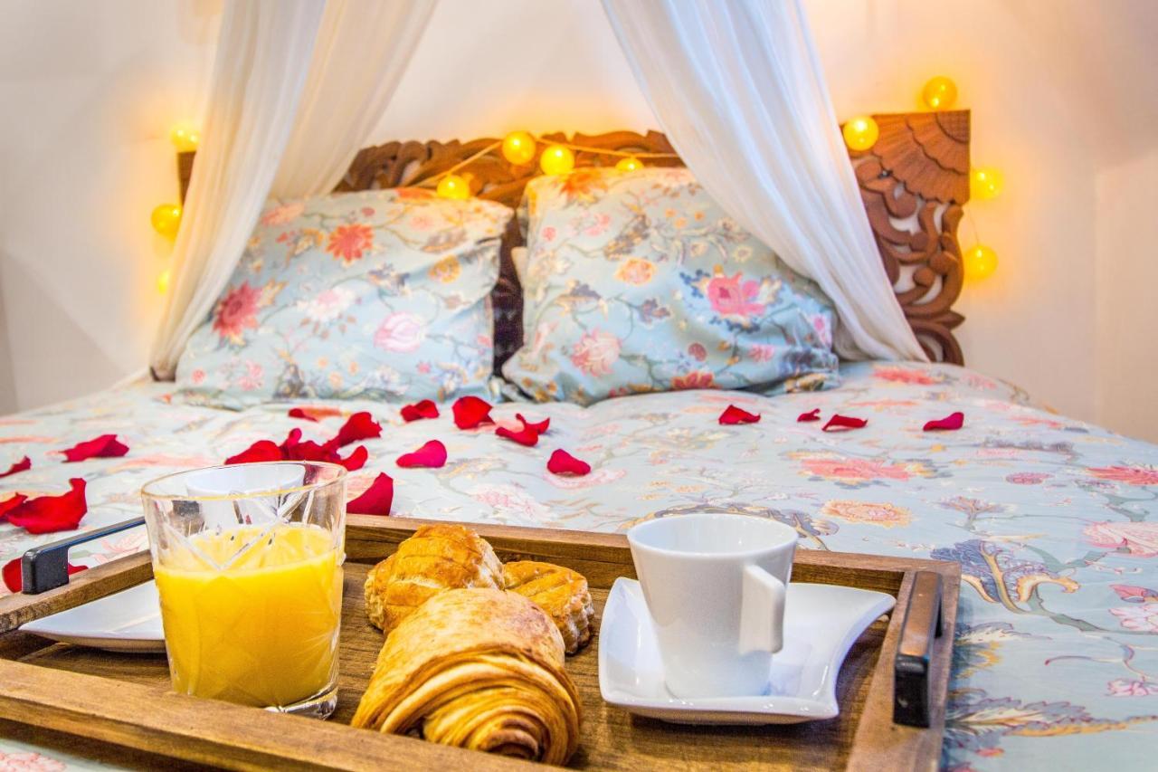Jacuzzi - La Petite Romantique - Flobnb Laon Dış mekan fotoğraf