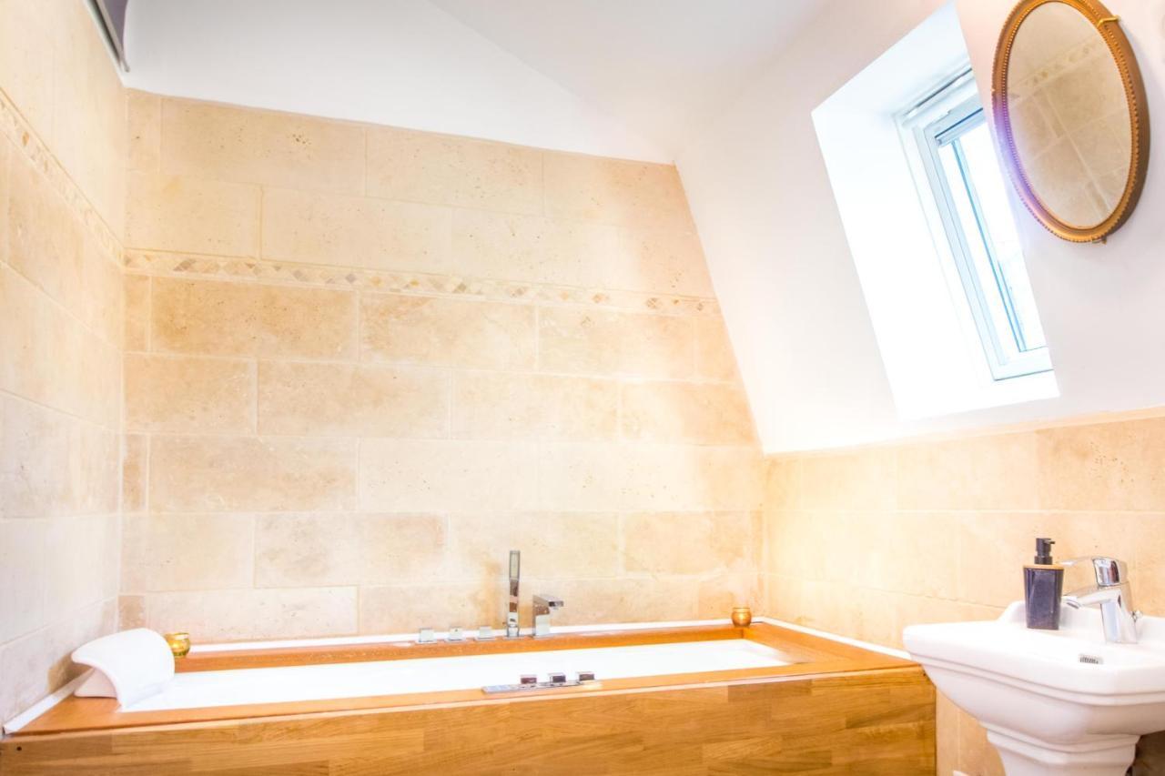 Jacuzzi - La Petite Romantique - Flobnb Laon Dış mekan fotoğraf