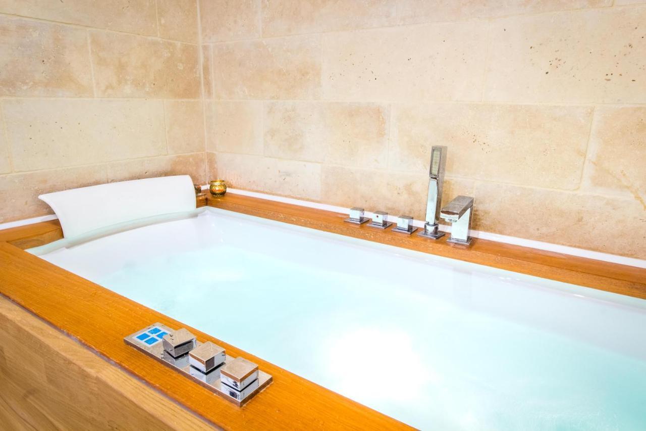 Jacuzzi - La Petite Romantique - Flobnb Laon Dış mekan fotoğraf