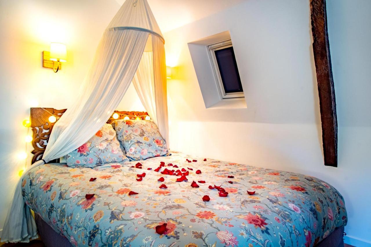 Jacuzzi - La Petite Romantique - Flobnb Laon Dış mekan fotoğraf